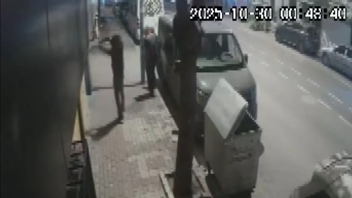 Bursa’da akılalmaz olay kamerada: Müsaade isteyip iş yerini kurşunladı! Bursa’da akılalmaz olay kamerada: Müsaade isteyip iş yerini kurşunladı!