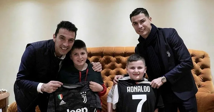 Ronaldo ve Buffon’dan Arnavut çocuklara sürpriz