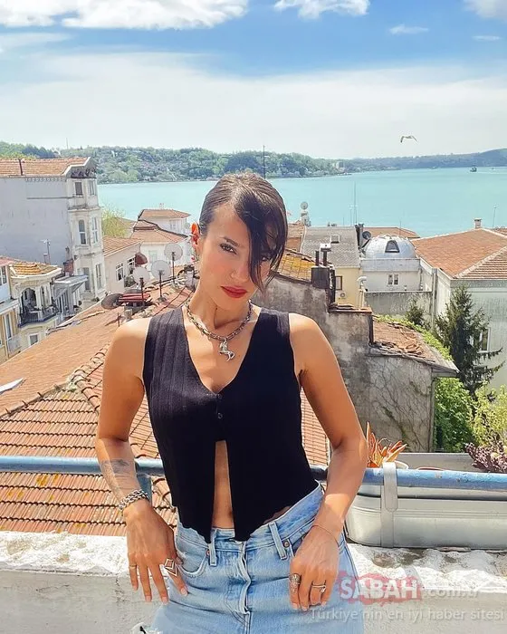 Görenleri mest etti! Pınar Deniz’in ablası adeta büyüledi…