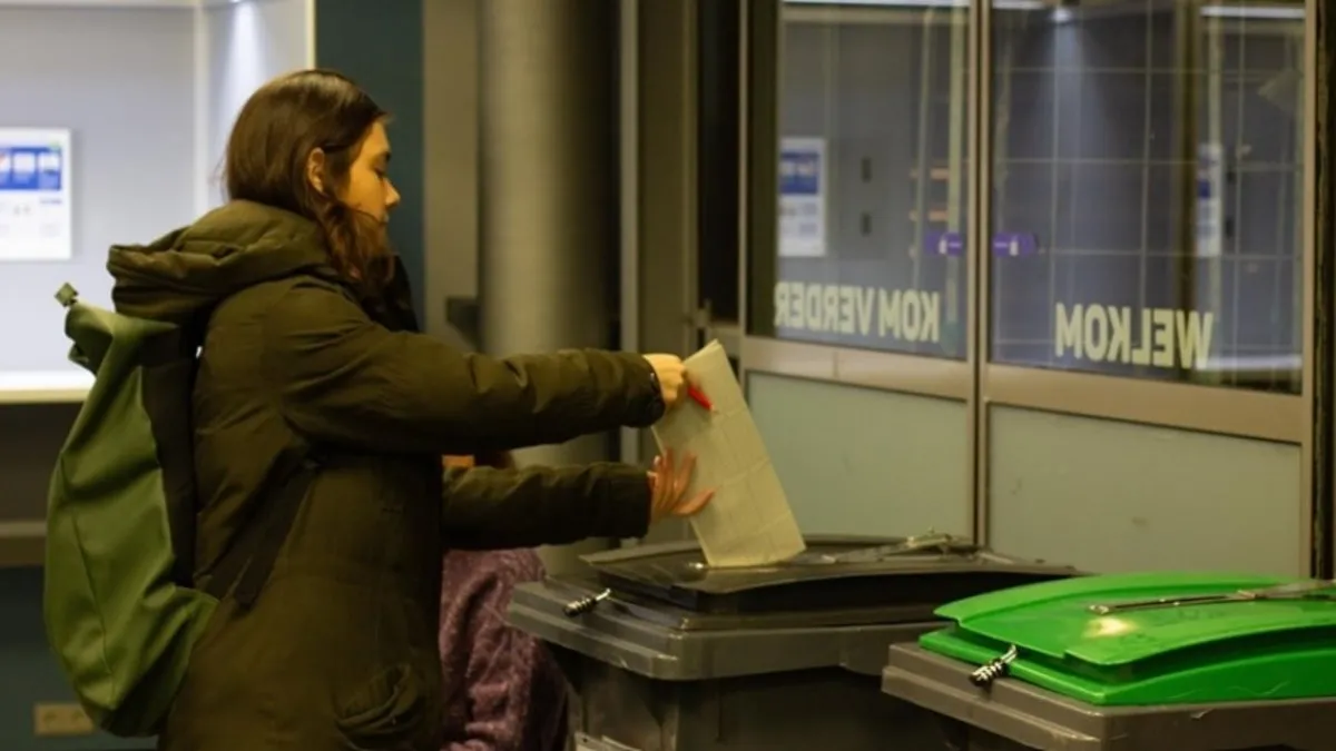 Hollanda’da erken seçim: Aşırı sağ gerilerken merkez partiler güç kazandı Hollanda’da erken seçim: Aşırı sağ gerilerken merkez partiler güç kazandı