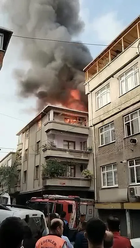 son-dakika-istanbul-esenlerde-4-katli-binada-yangin-cikti-1727850973489.jpeg