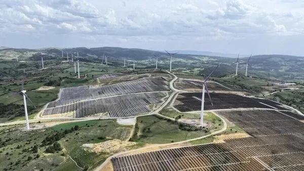 bakan-bayraktardan-elektrifikasyon-vurgusu-enerji-guvenligi-ile-enerji-donusumu-birlikte-ilerlemek-zorunda-1788516317953.jpeg