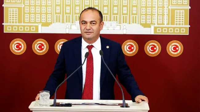 son-dakika-tbmmde-koltuk-dagilimi-degisti-chp-5-siraya-geriledi-iste-yeni-partiye-gecen-milletvekillerinin-lis-1784886483727.jpg