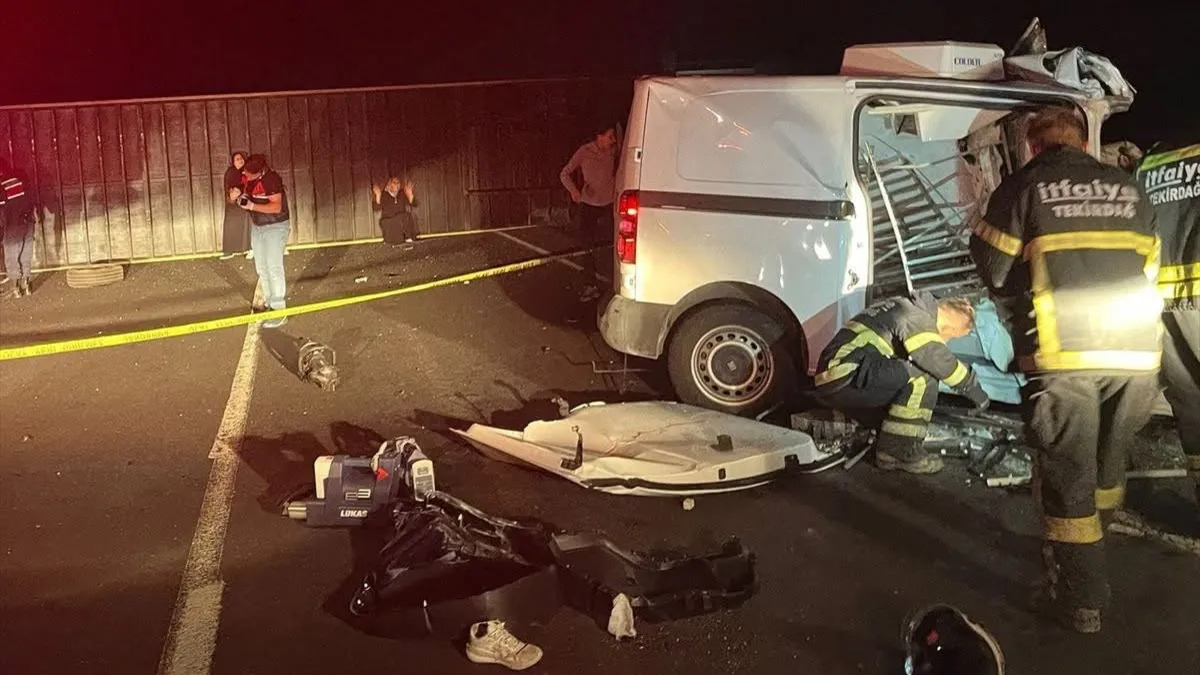 Tekirdağ'da meydana gelen TIR kazası sonrası olay yeri.