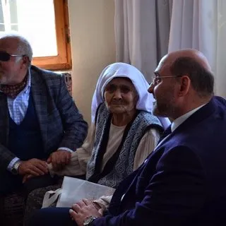 93 yaşındaki Ayşe nine, Erdoğan için dua etti