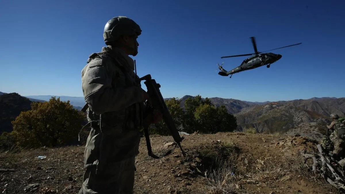MSB açıkladı: Fırat Kalkanı ve Barış Pınarı bölgelerinde 6 terörist etkisiz! MSB açıkladı: Fırat Kalkanı ve Barış Pınarı bölgelerinde 6 terörist etkisiz!