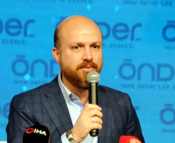 onder-imam-hatipliler-dernegi-geleneksel-iftarina-numan-kurtulmus-ve-bilal-erdogan-katildi-1711222623921.jpg