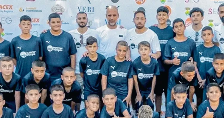 Filistinli çocuklara kucak açtı