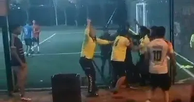 Halı sahada büyük kavga! Polis havaya ateş açtı, 1 kişi bıçaklandı #kocaeli