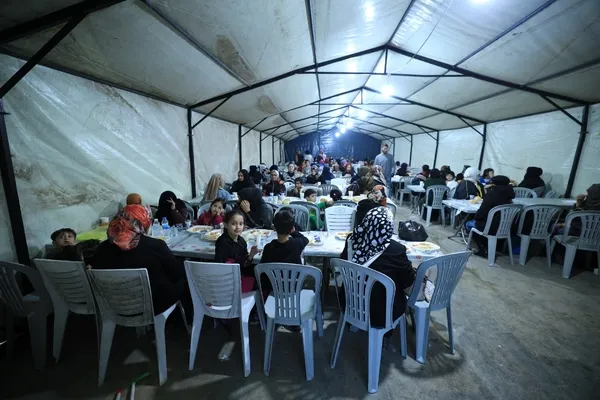 sanliurfada-iftar-cadirlari-paylasmanin-ve-dayanismanin-adresi-oldu-1741707536898.jpg