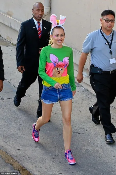 Miley Cyrus’tan tavşan şov!