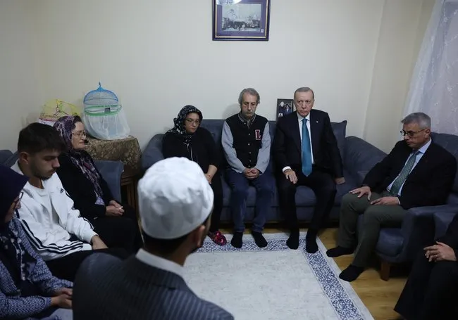 baskan-erdogandan-betul-onderoglunun-ailesine-taziye-ziyareti-1729018427587.jpg