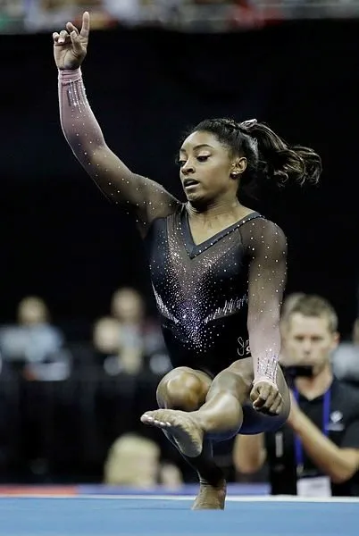 Simone Biles tarihe geçti
