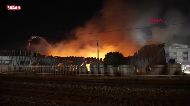 İzmir'de depo alev alev yandı | Video