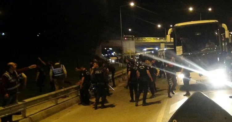 Bursa’da Beşiktaş taraftarının otobüsüne taşlı saldırı!