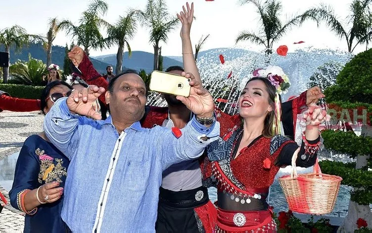 Milyon dolarlık Hint düğününün kına töreni için ada kapatıldı!