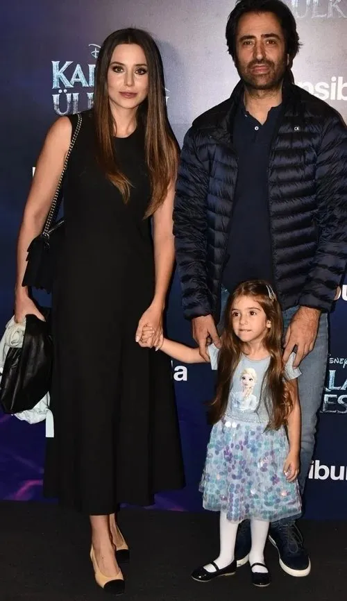 Türkücü Mahsun Kırmızıgül'ün yasak aşk videosu ortalığı karıştırmıştı! Skandal görüntülerin ardından Ece Binay harekete geçti! - Son Dakika Magazin Haberleri