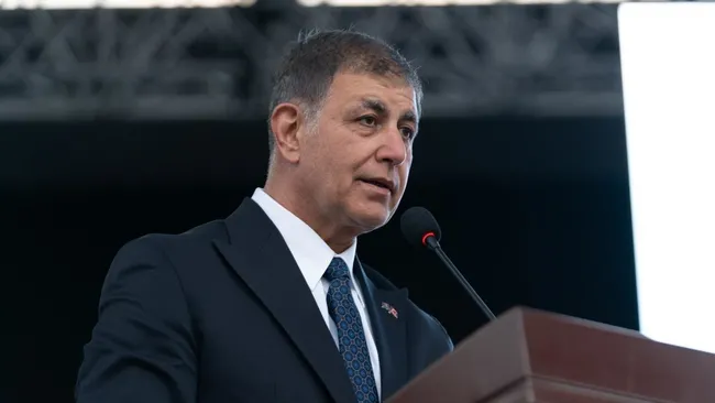 baskan-erdogan-cemil-tugayi-kabul-etti-1790793051235.jpg Başkan Erdoğan, Cemil Tugay'ı kabul etti
