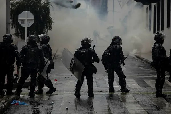 kolombiyada-yasa-protestolarinin-bilancosu-belli-oldu-17-olu-846-yarali-1620068488319.jpg Kolombiya’da yasa protestolarının bilançosu belli oldu: 17 ölü, 846 yaralı