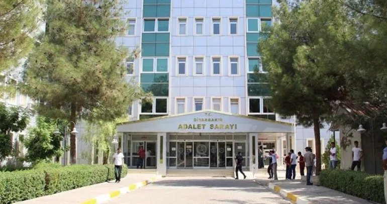 Katip, adli emanetteki mermileri çaldı