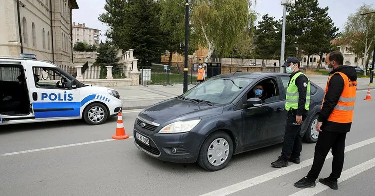 Sivas’ta  Kovid-19 tedbirlerini ihlal eden 3 kişiye para cezası uygulandı