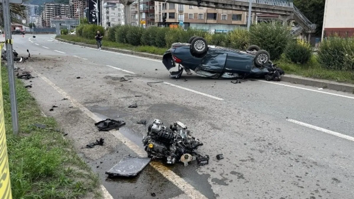 Artvin’de otomobil motosiklete çarptı: 2 genç hayatını kaybetti