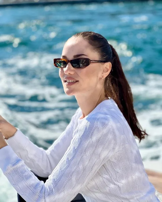 Bir süredir gözlerden uzaktı! Fahriye Evcen’den ’Ekranlara dönüş var mı?’ sorusuna cevap geldi...