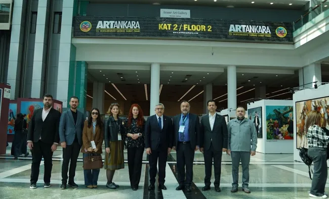 ak-parti-genel-baskan-yardimcisi-huseyin-yayman-artankara-12-uluslararasi-cagdas-sanat-fuarini-ziyaret-etti-1774687256196.jpg AK Parti Genel Başkan Yardımcısı Hüseyin Yayman ArtAnkara 12. Uluslararası Çağdaş Sanat Fuarını ziyaret etti