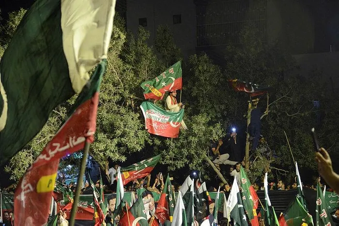 Pakistan'da başbakanlık seçimi öncesi İmran Han’ın partisinden toplu istifa