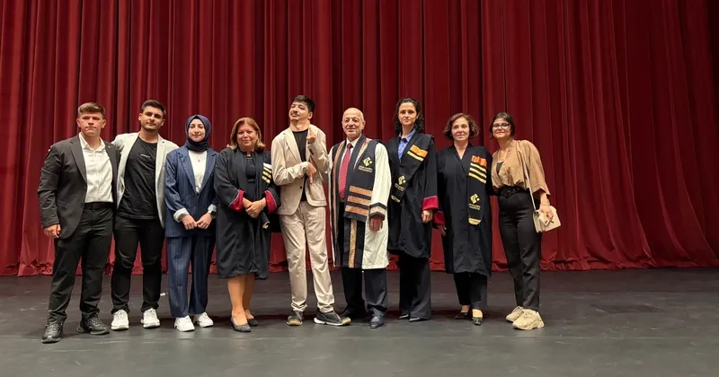 HKÜ’lü Mert, Başkan Erdoğan’a eserini takdim etti