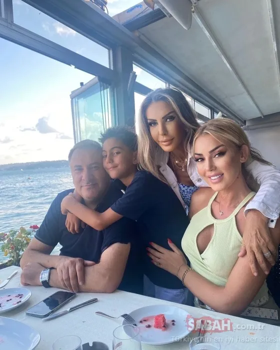 Görenler şaşkına döndü! Petek Dinçöz’ün annesi Esra Süay yüz gerdirme ameliyatı oldu görenler tanıyamadı! Yüz nakli gibi