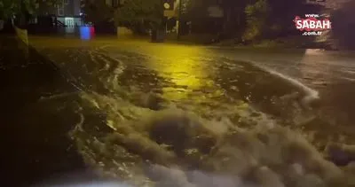 Şiddetli yağış sonrası caddeler göle döndü | Video