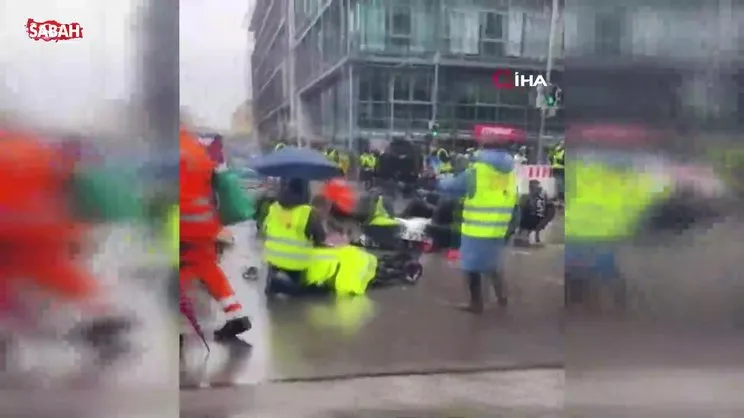 Almanya'da bir araç protestocuların arasına daldı: 20 yaralı | Video