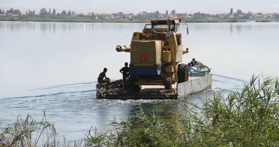 Yer: Konya! Biçerdöveri Beyşehir Gölü’nde böyle yüzdürdüler