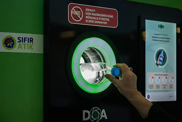 tbmmnin-yeni-sifir-atik-adimi-depozito-iade-makineleri-hizmete-alindi-1763293650995.jpg