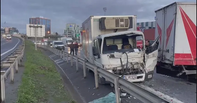 Bağcılar TEM Otoyolu’nda zincirleme trafik kazası! Bölgeye ekipler sevk edildi