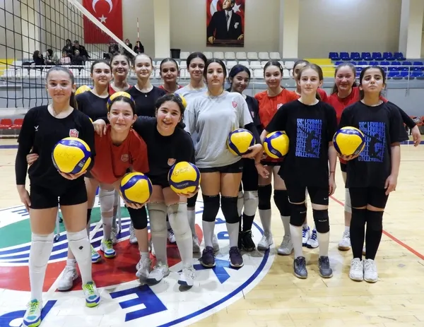 kepezin-parlayan-voleybol-jenerasyonu-1708374041649.jpg