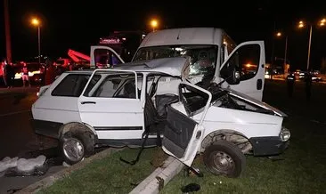 Denizli'de işçi minibüsü ile otomobil çarpıştı: 2 ölü, 10 yaralı #denizli