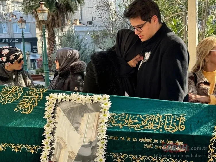 Kamuran Akkor’un ablası Gönül Akkor’un cenazesinde duygusal anlar! Selami Şahin Böyle bir ses Türkiye’ye bir daha gelmez