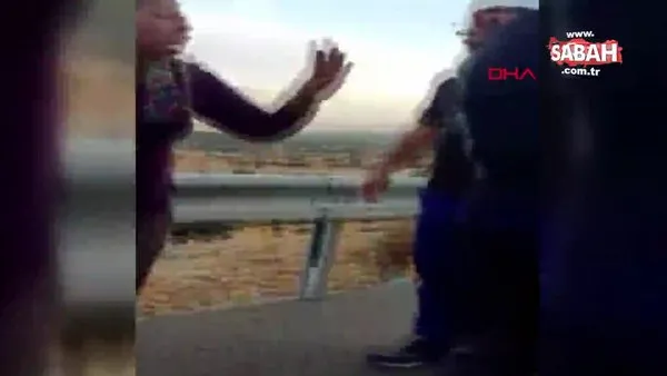 Antalya'da motosikletli grup, tartıştıkları sürücüyü çocuklarının gözü önünde tekme tokat dövdü | Video