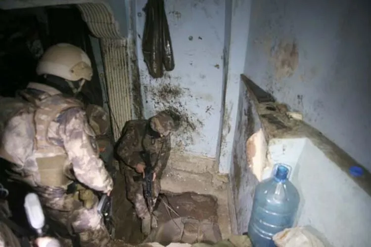 Uyuşturucu operasyonu! İstanbul'un göbeğinde bulundu! 30 metrelik tünel! İki girişi var...