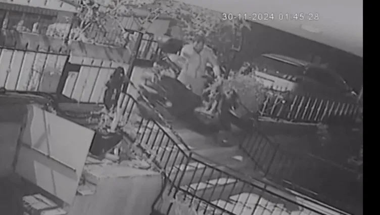 İstanbu’da akılalmaz olay: Dedikodu çıkartıyor diye tornavidayla saldırdı!