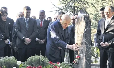 Alparslan Türkeş’in mezarına ziyaret