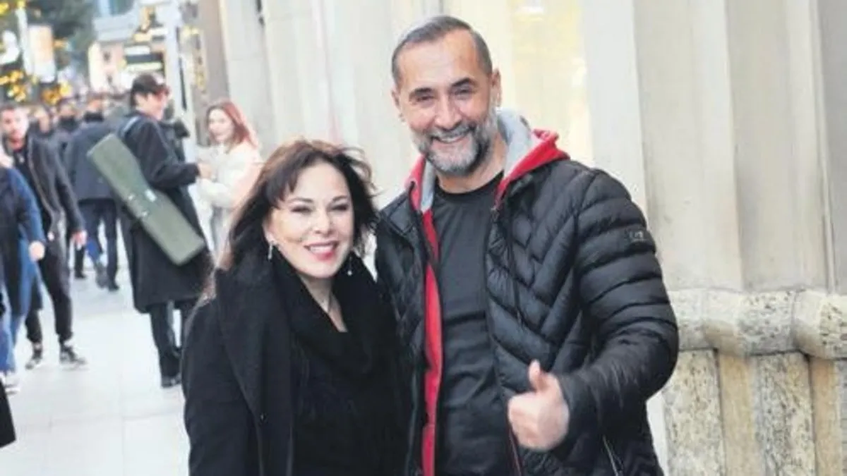 Seyahat sonrası hasret giderdiler – Son Dakika Magazin Haberleri Seyahat sonrası hasret giderdiler – Son Dakika Magazin Haberleri