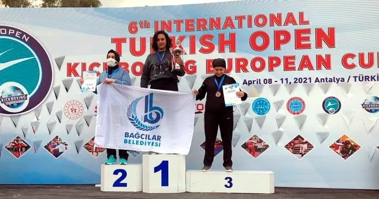 Bağcılar Belediyesi sporcuları Türkiye Açık Kick Boks Avrupa Kupası’nda madalyaları topladı