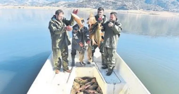 Beydağ Barajı’na 80 bin yavru balık