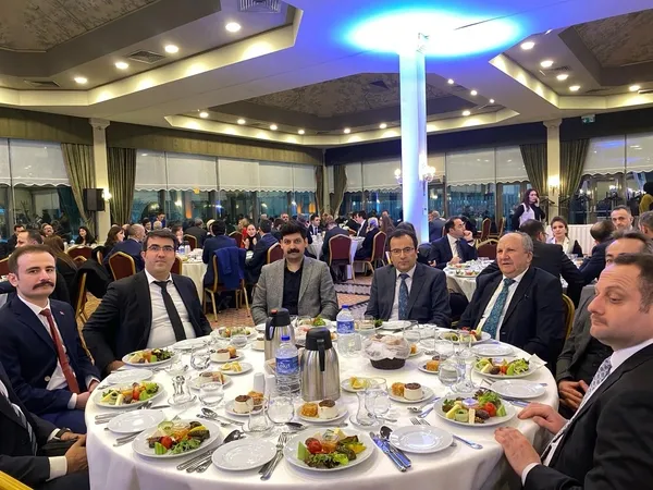 500-hakim-ve-savci-mehmet-selim-kirazin-anisina-duzenlenen-iftarda-bulustu-1711652084103.jpg