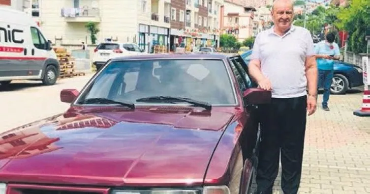 Babasını 21 yıl sonra otomobiline kavuşturdu