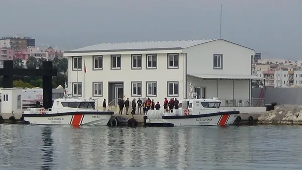 mersinde-denizde-kimliksiz-erkek-cesedi-bulundu-1733929311712.jpg