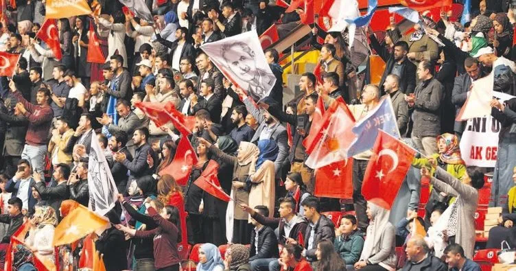 Başbakan Yıldırım: Gençler, Ankara’yı sokak sokak gezin